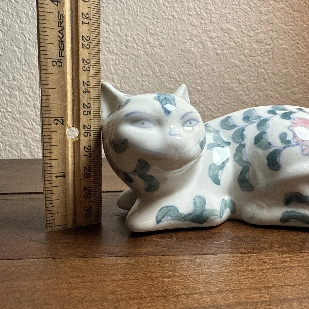 Vintage cat figurine white cat Green Ivy Flowers
